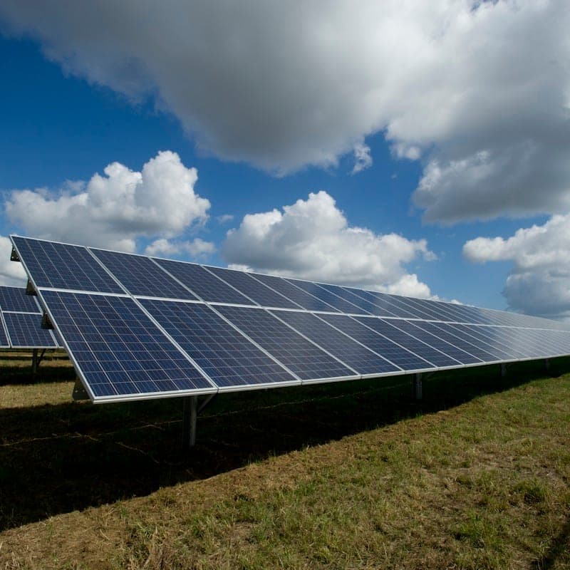 Financer sa formation professionnelle avec Umanity Installateur de panneaux photovoltaïques formé sans avancer les frais